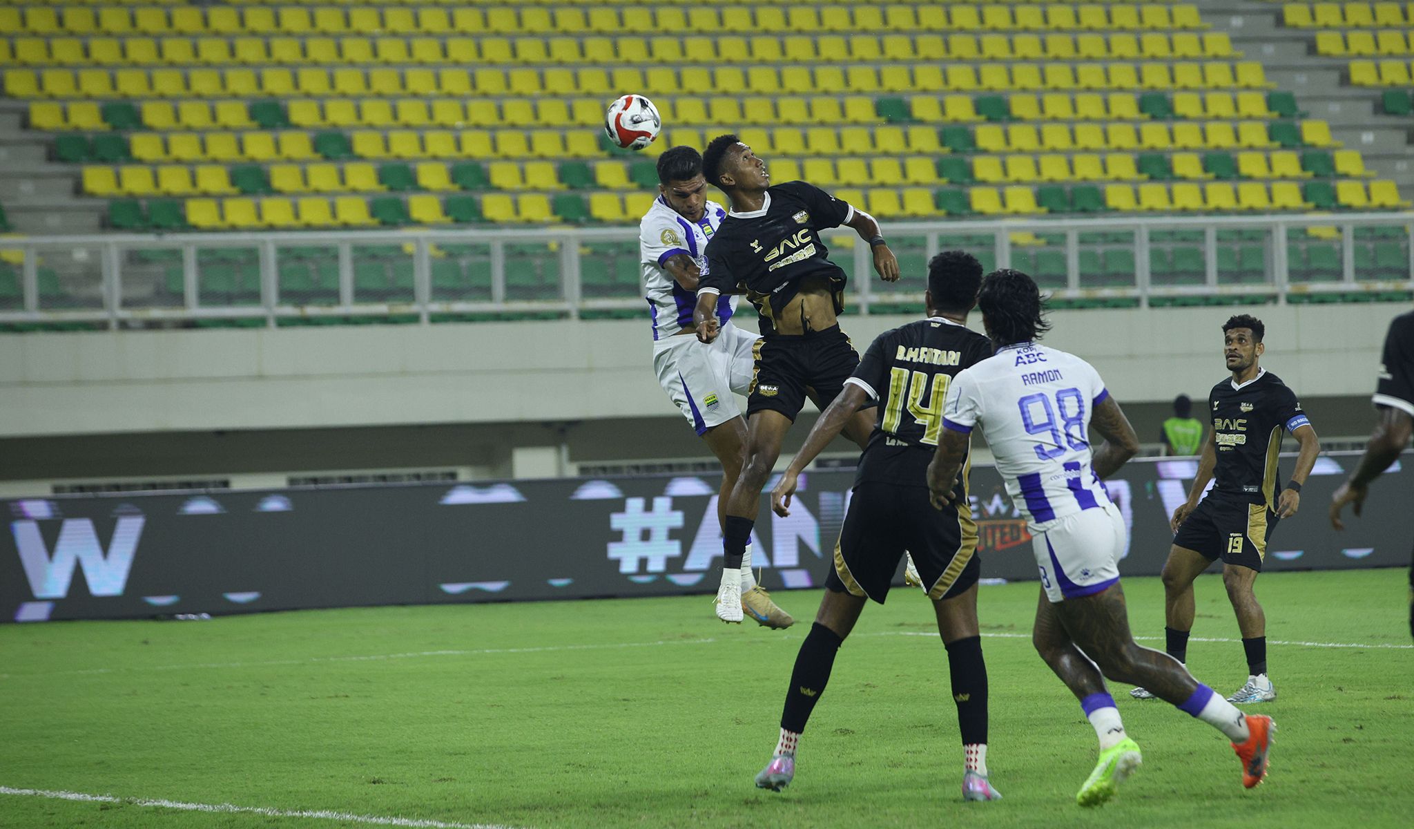 PERSIB Tertinggal di Babak Pertama dari Dewa United