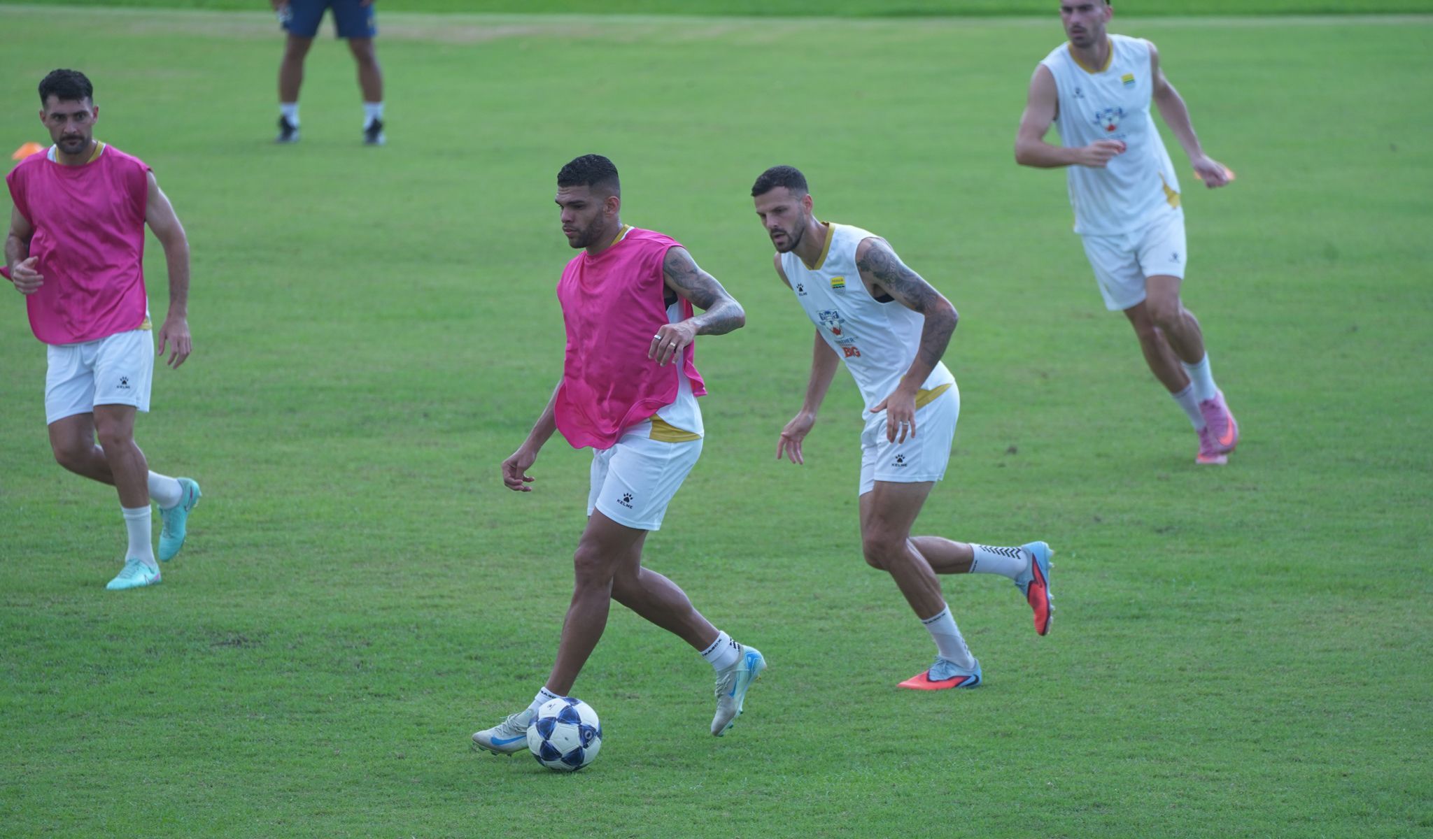 Jelang Lawan Selangor FC, PERSIB Berlatih di Bali