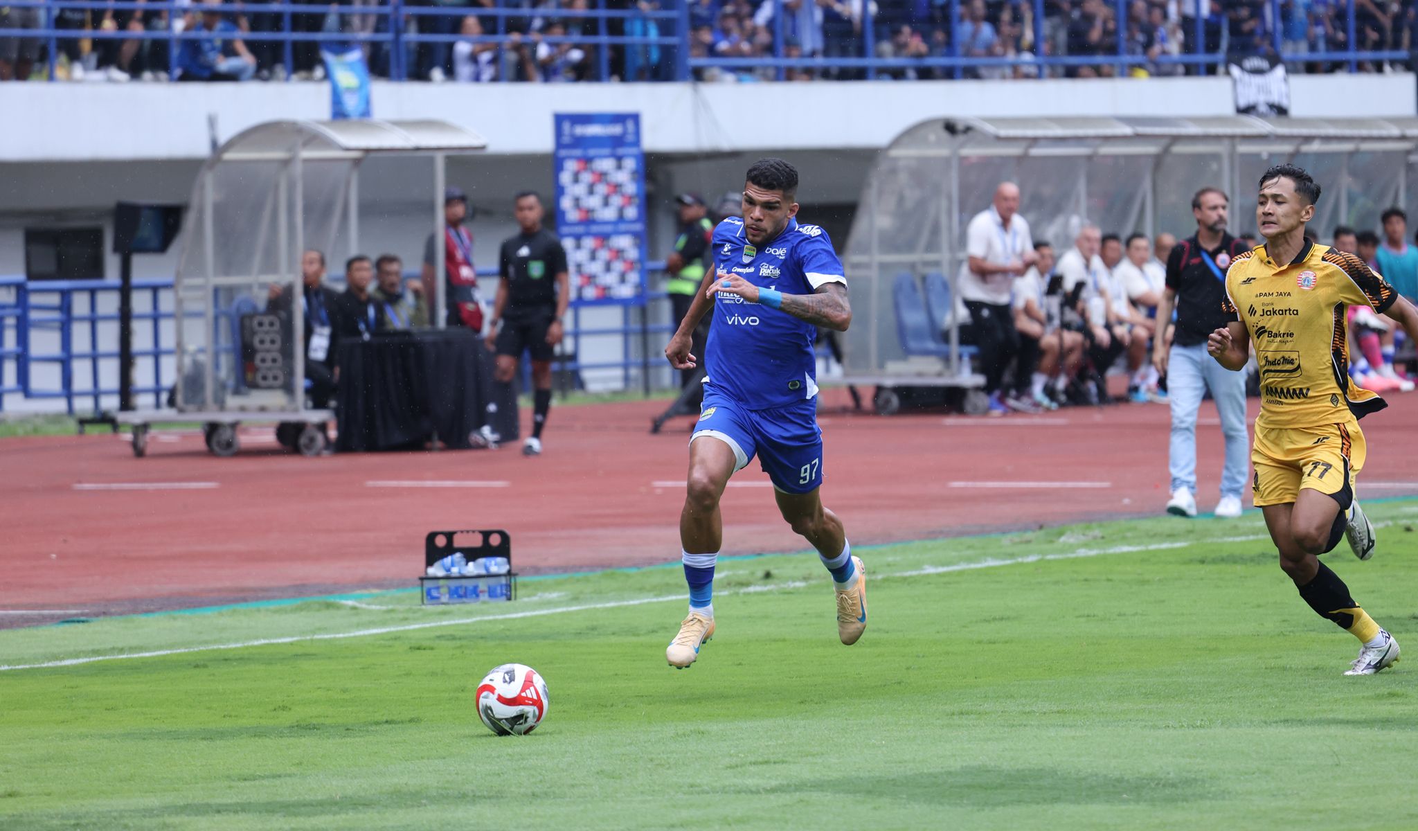 Berguinho Sejenak Lupakan Sepakbola