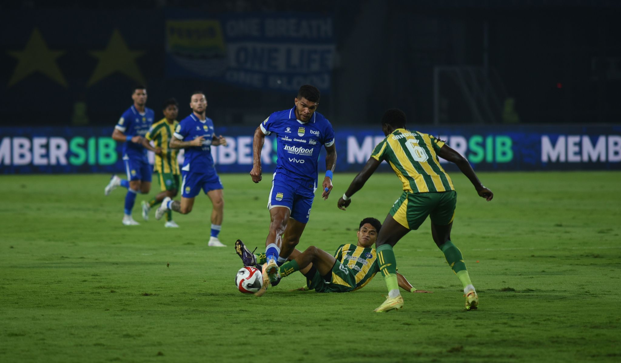 Babak Pertama, PERSIB vs PSBS Masih Imbang