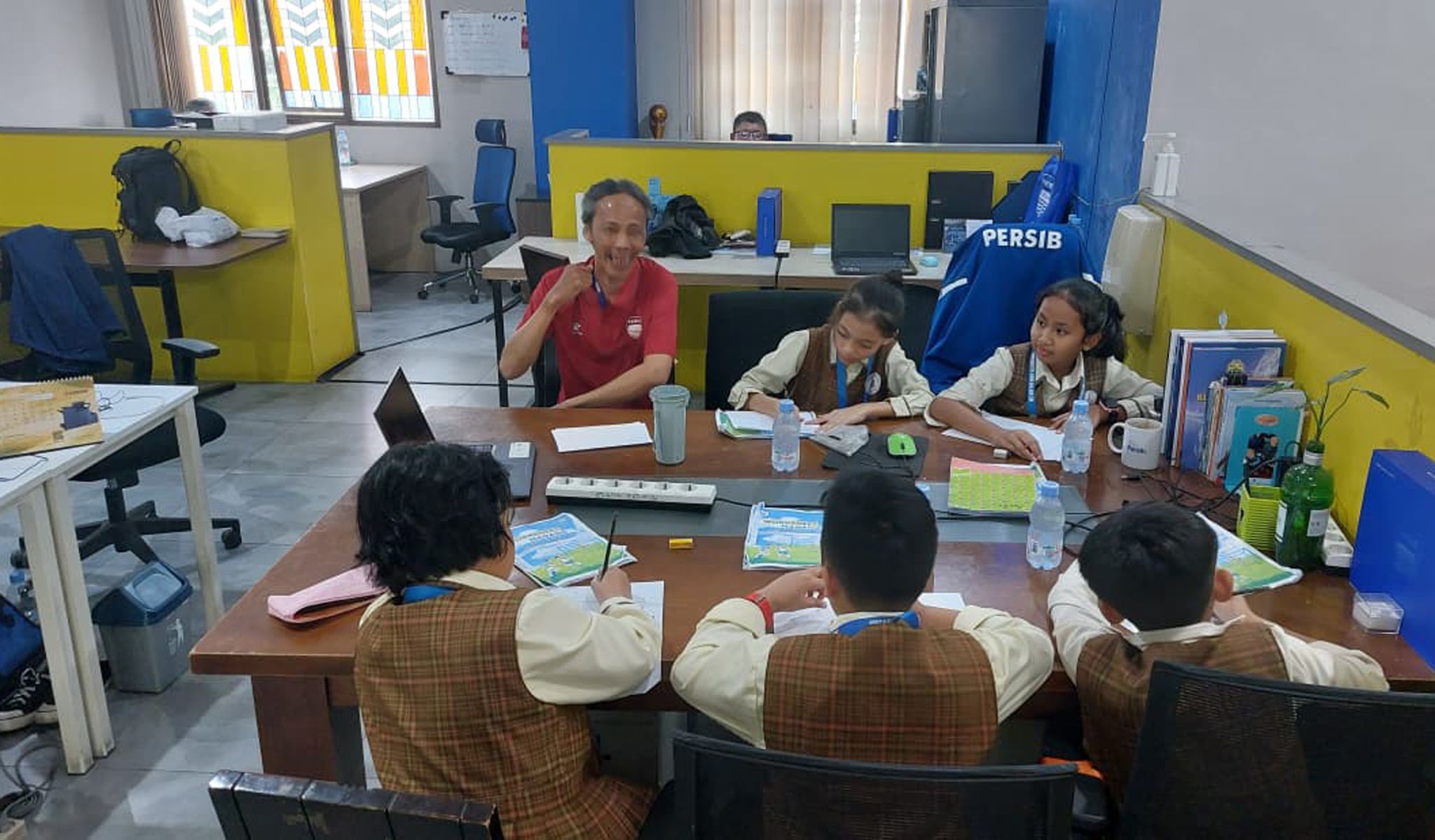 Kami pun Bernyanyi dan Mendukung PERSIB