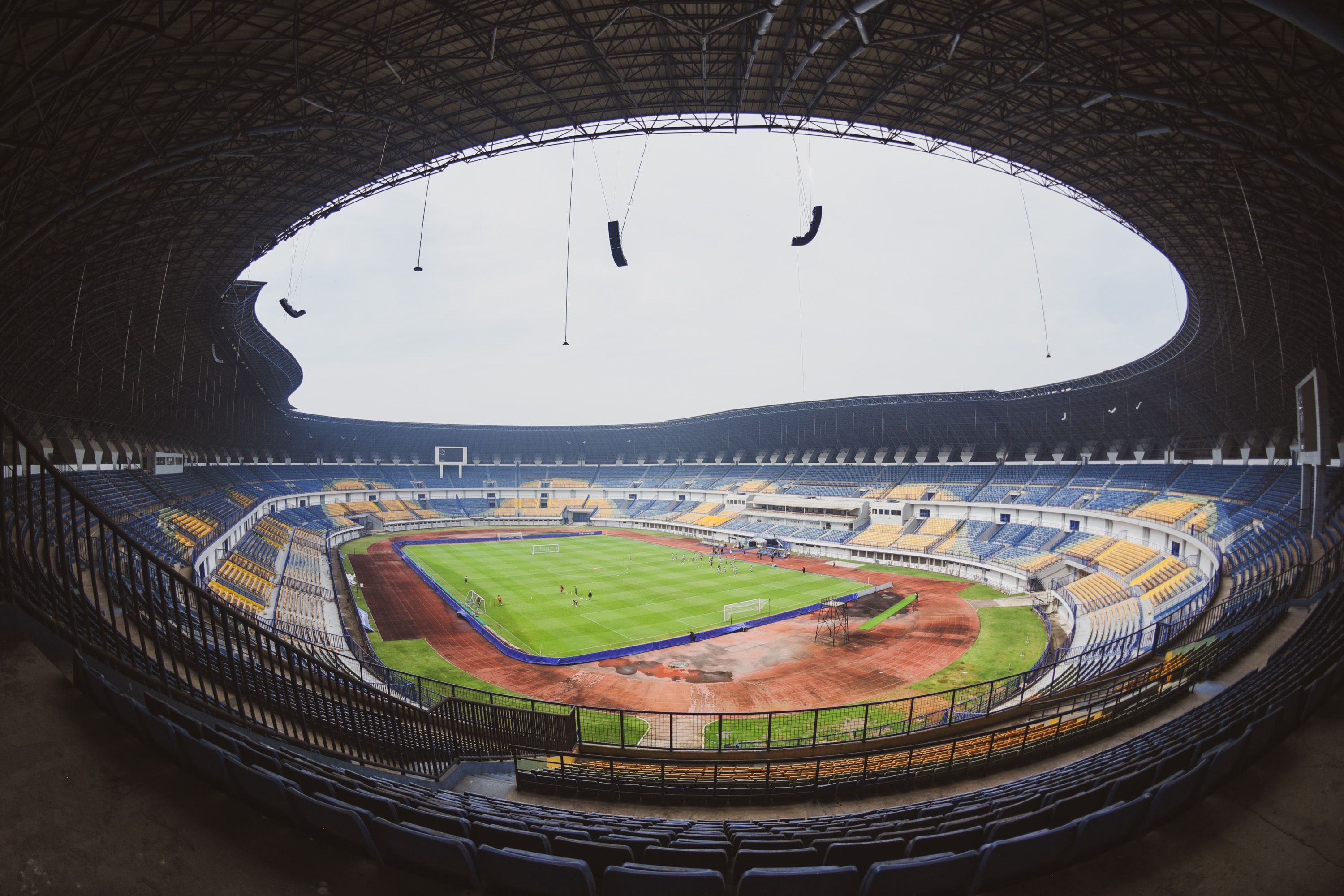 Kick-off PERSIB vs Arema FC Pukul 19.00 WIB