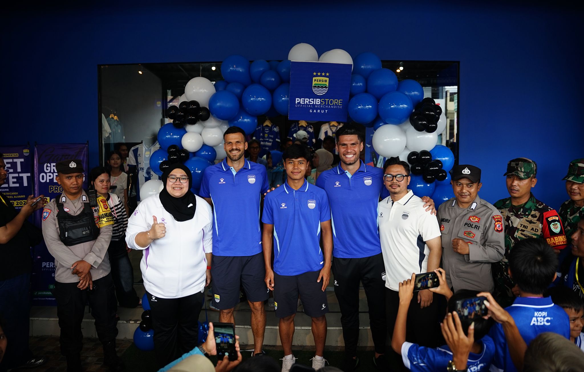 Julio Cesar Nikmati Pertemuan dengan Bobotoh Garut