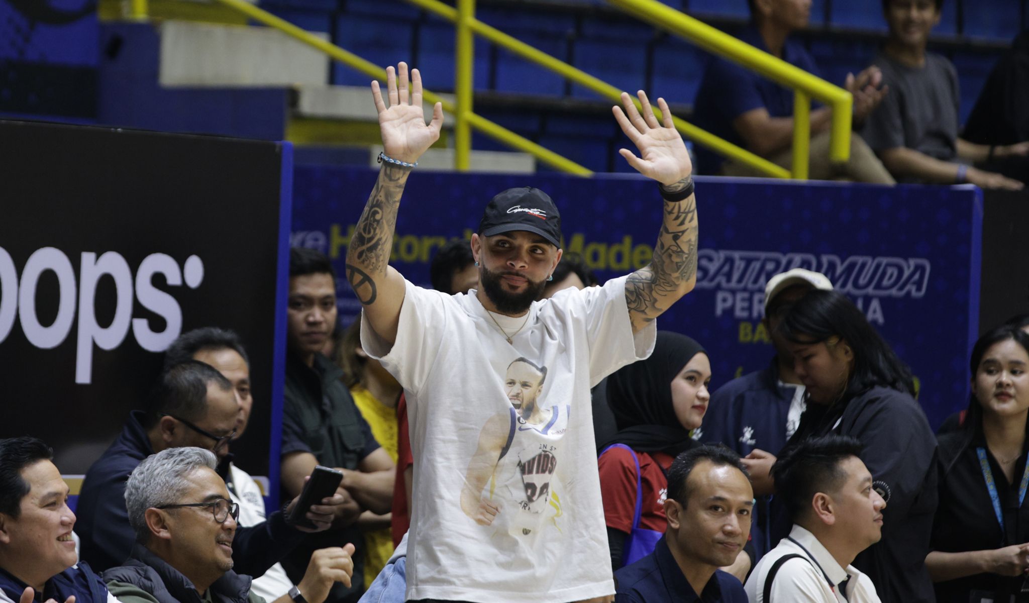 Kurzawa Hadiri Peresmian Bandung Arena