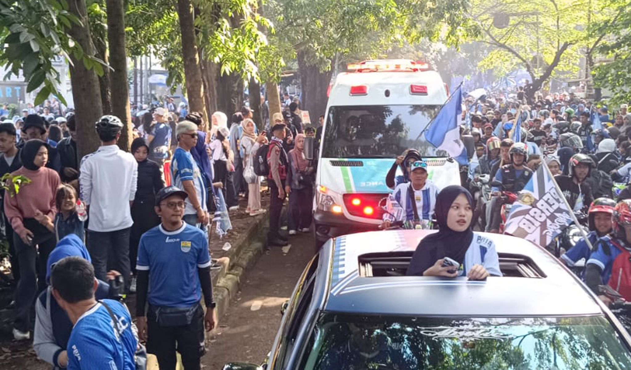 Membiru Lagi, Tradisi Pawai Juara Berlanjut