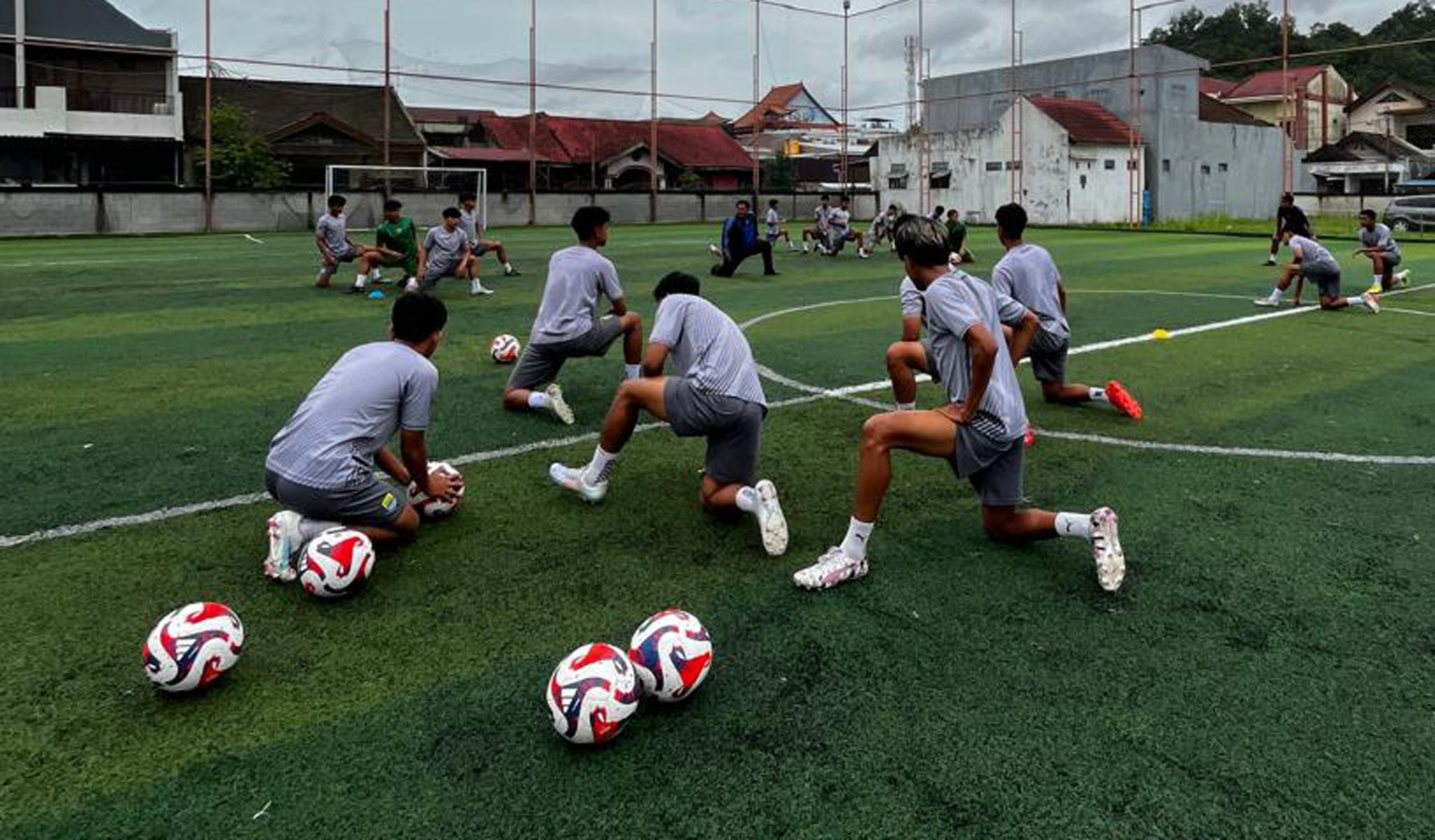 PERSIB U18 Beradaptasi dengan Lapangan Sintetis