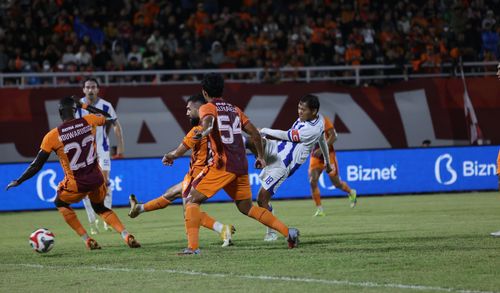 Adam Alis Bobol Gawang Borneo FC di Babak Pertama