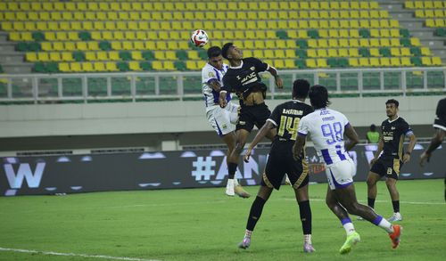 PERSIB Tertinggal di Babak Pertama dari Dewa United