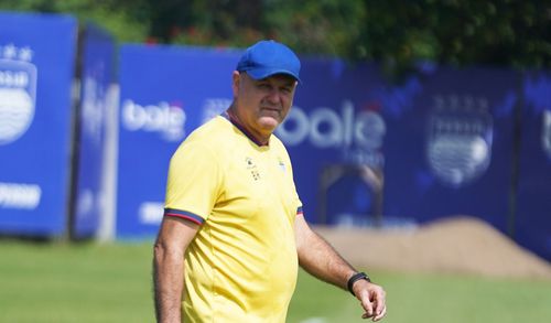 Hodak Pastikan PERSIB Siap Lawan Persija di Manapun