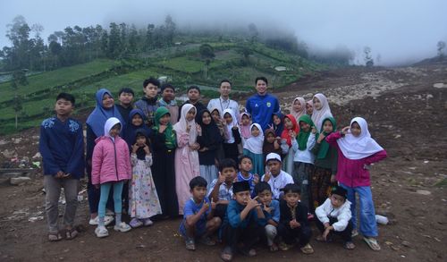 Penyintas Longsor Cisarua Terima Bantuan 