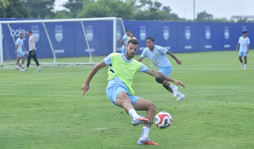 Putros dan Matricardi Absen Lawan Semen Padang