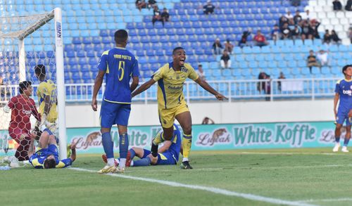 Kick-off PERSIB vs Arema Pukul 15.30 WIB