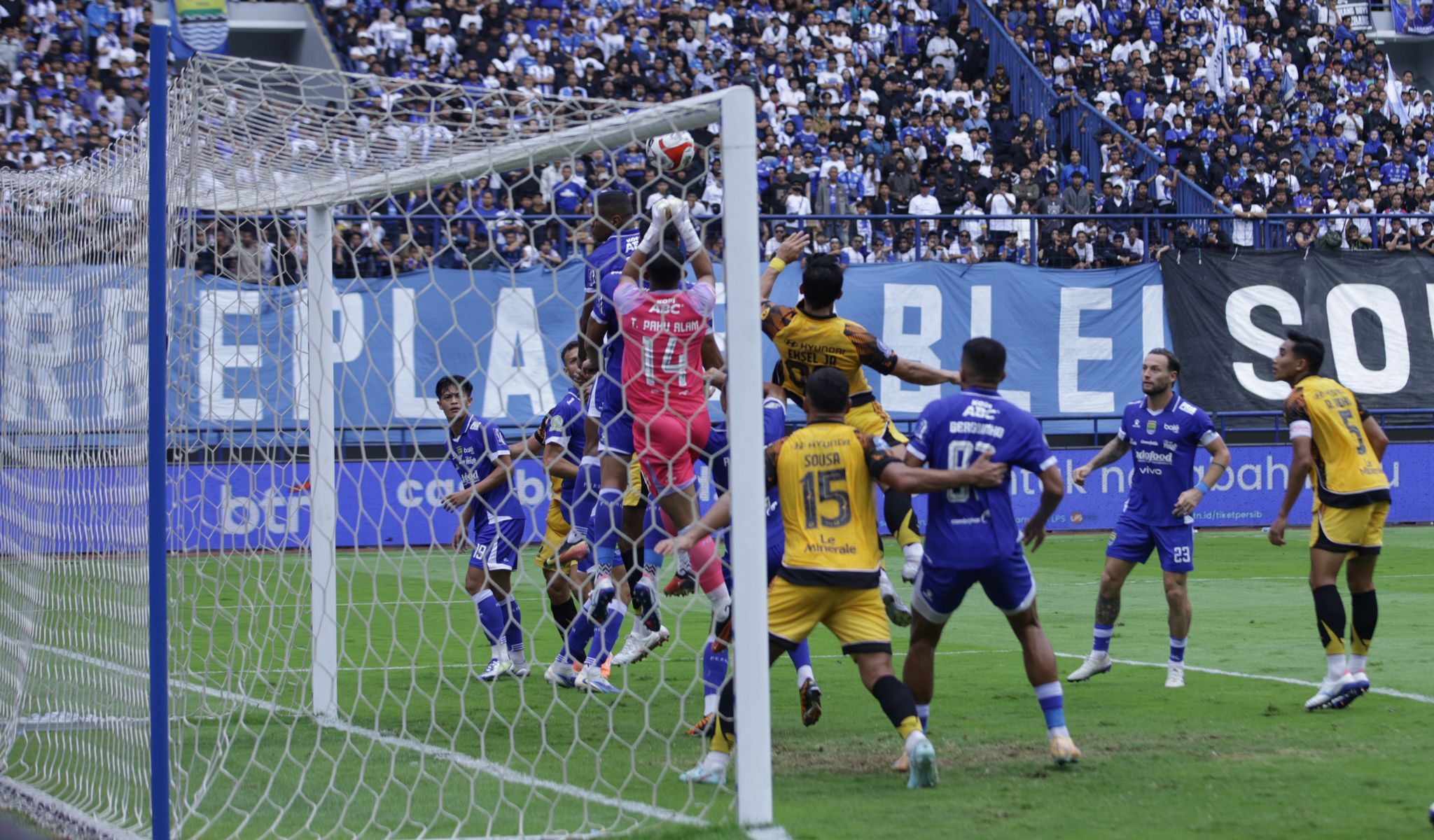 PERSIB Paling Minim Kebobolan, Begini Kata Hodak